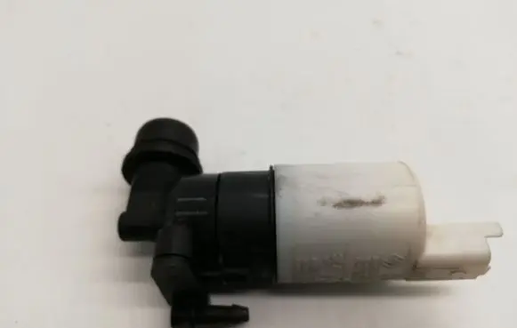 Renault Megane III Windscreen/windshield washer pump 8200067015