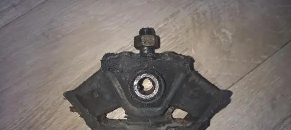 Mercedes-Benz E W123 Engine mount bracket 1232401318