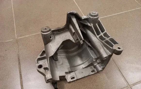 Ford Kuga II Fuel filter bracket/mount holder 9804498180