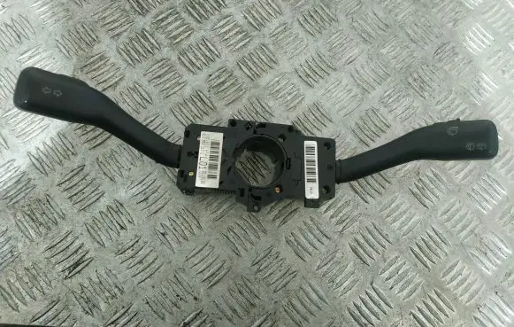 Volkswagen Golf V Indicator stalk 8L0953513G
