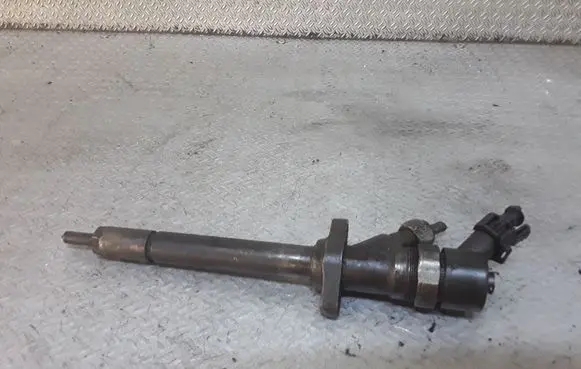 Mercedes-Benz ML W163 Fuel injector 0445110035