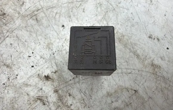BMW 3 E30 Other relay 1373912