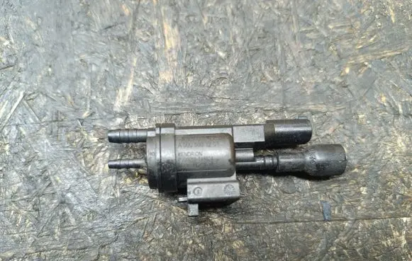 Mercedes-Benz E W213 Turbo solenoid valve A0005003201