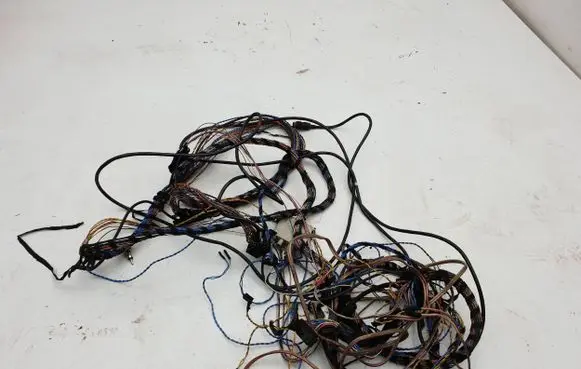 BMW 3 E36 Audio system kit 8363175