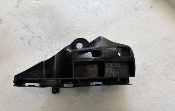 Lexus UX Front bumper mounting bracket 5211676020