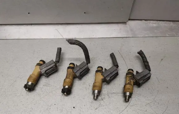 Subaru Legacy Fuel injectors set 009052929