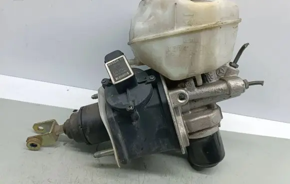 Mercedes-Benz E W211 Master brake cylinder A0004300312 0204024105 0204221045