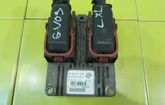 Fiat 500 Engine control unit/module 51847332