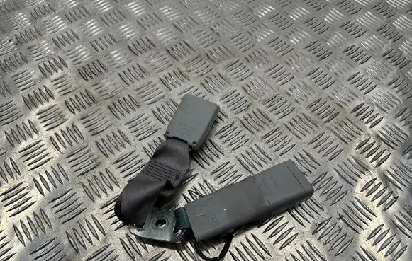 Lexus GS 300 350 430 450H Middle seatbelt buckle (rear) E034501 E519005 E063002