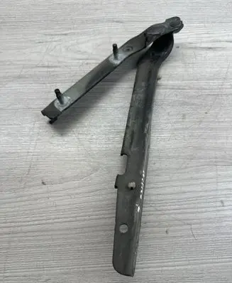 Engine bonnet/hood hinges