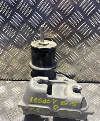 Subaru Legacy Engine mount bracket