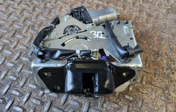 Jeep Grand Cherokee Tailgate/trunk/boot lock/catch/latch A9561313A AY1638000780
