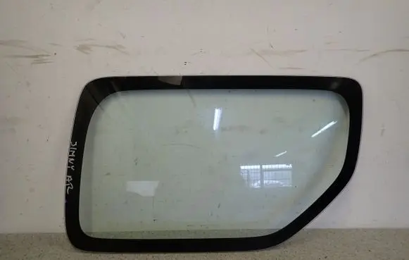 Suzuki Jimny Side middle window/glass 