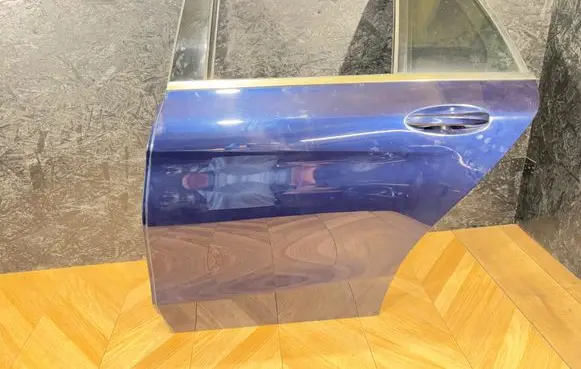 Mercedes-Benz C W205 Rear door