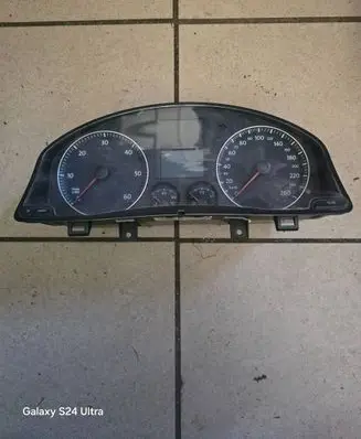 Volkswagen Golf V Speedometer (instrument cluster) 1K0920861B V0020000 VWZ7Z0D1225164