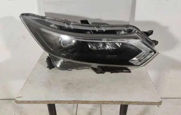 Nissan Qashqai Headlight/headlamp 10019011