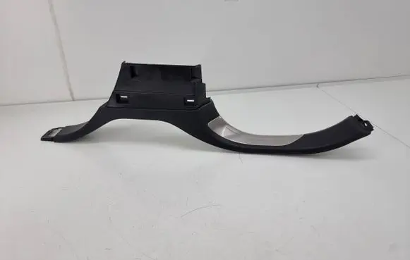 Land Rover Range Rover Sport L461 Rear sill trim cover M8E231056A