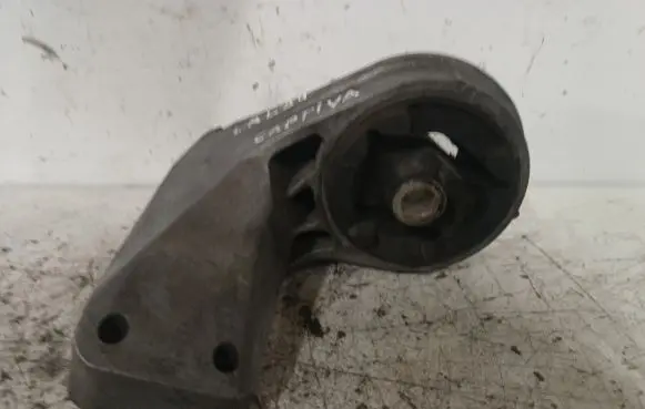 Chevrolet Captiva Engine mount bracket X04134