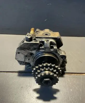 BMW 5 E60 E61 Fuel injection high pressure pump 7798333 0445010146