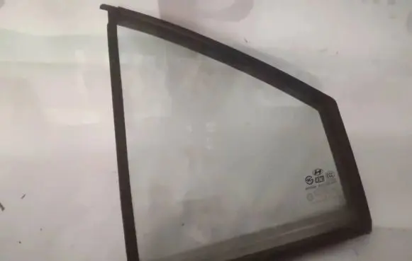 Hyundai Sonata Rear vent window glass 