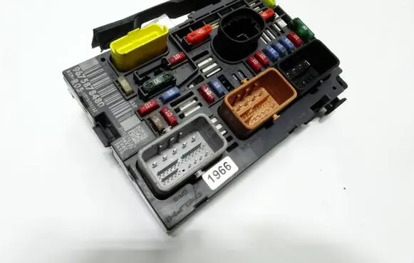 Peugeot 308 Fuse module 9675878480 20572387