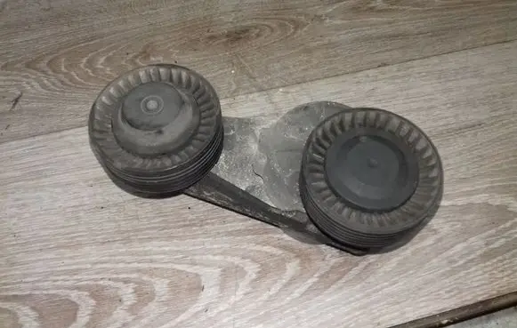 Volvo V70 Alternator belt tensioner 