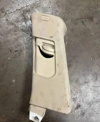 Audi Q7 4L (B) pillar trim (top) 