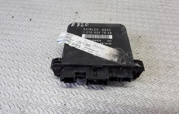 Mercedes-Benz E W210 Door control unit/module 2108207626