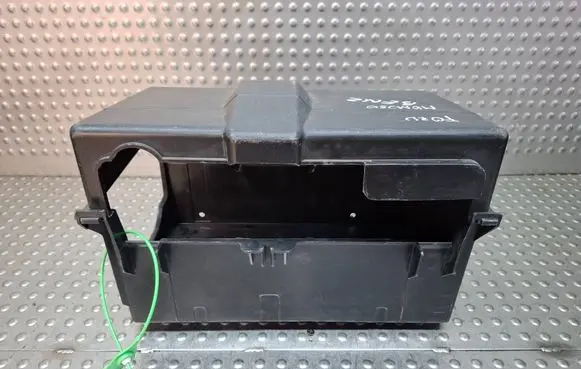 Ford Mondeo Mk III Battery box tray S26372629 1S7T10757BF