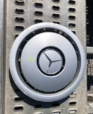 Mercedes-Benz SL R129 R16 wheel hub/cap/trim 1294010124