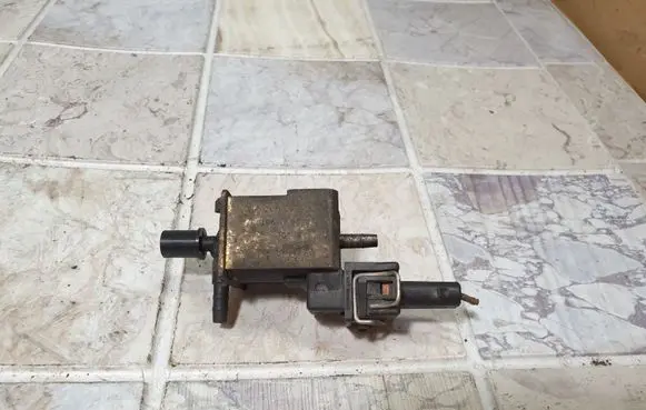 Ford Galaxy Turbo solenoid valve 028906283