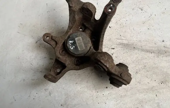 Rear wheel hub spindle/knuckle