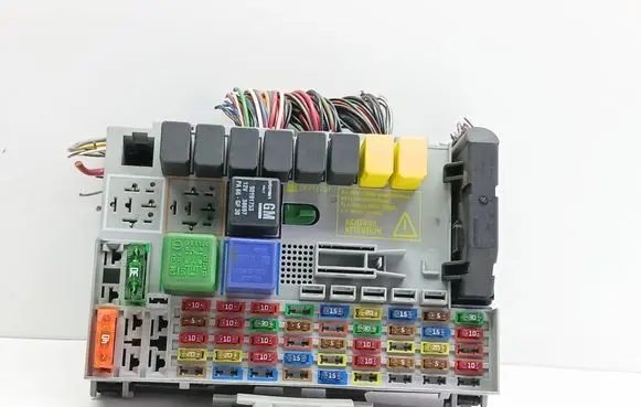 Opel Zafira A Fuse box set 24431677