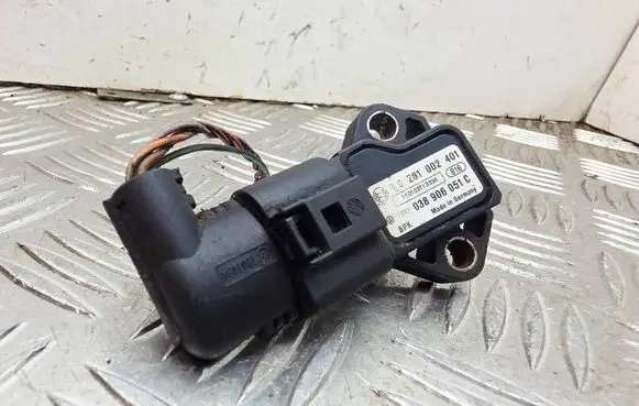 Audi A8 S8 D3 4E Air pressure sensor 038906051C 0281002401