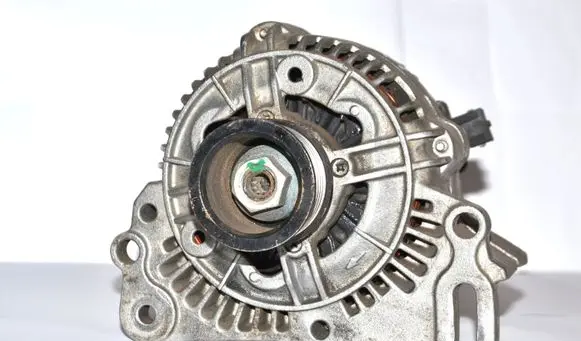 Volkswagen Golf III Generator/alternator 281920 0100805