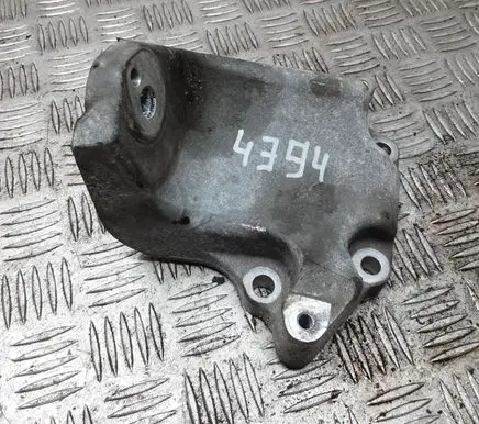 Lexus IS 220D-250-350 Engine mounting bracket