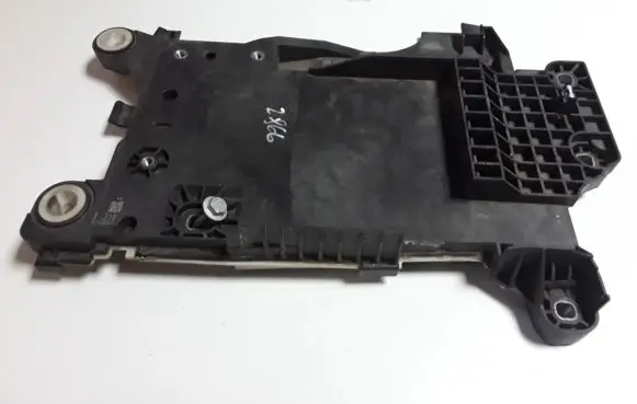Mini Cooper Countryman F60 Battery bracket 9304350