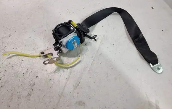 Toyota C-HR I Rear seatbelt 73370F4011 040919