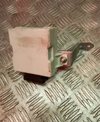Toyota Avensis T250 Window wiper relay 150696