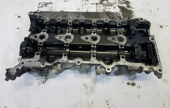 Nissan Qashqai Rocker cam cover 