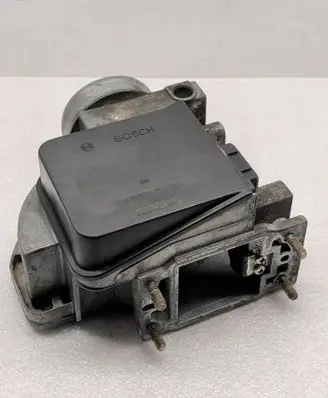 BMW 3 E30 Mass air flow meter 0280202083 17105399