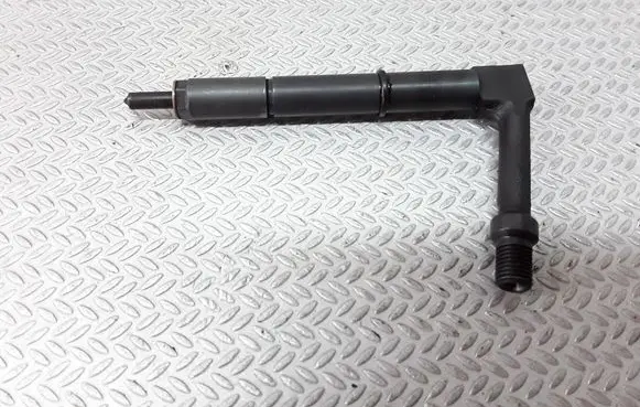 Nissan Almera Tino Fuel injector