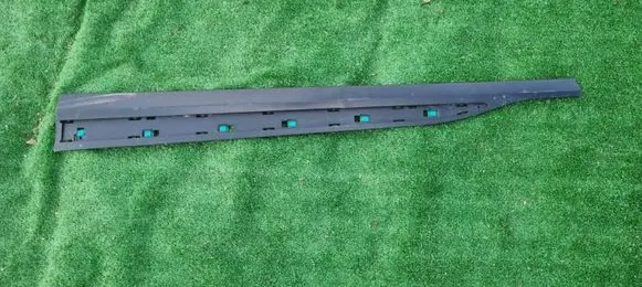 Hyundai Kona I Front door trim (molding) 87723DD000