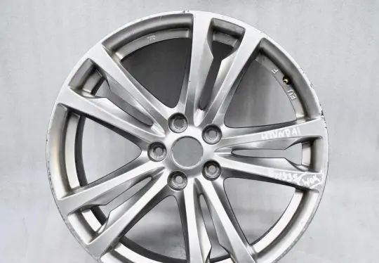 Hyundai Genesis R19 alloy rim 