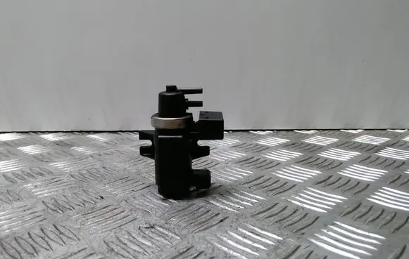 BMW 5 E60 E61 Vacuum valve 72279600 2247906