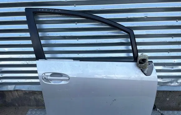 Toyota Verso Front door