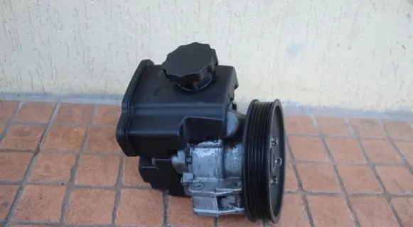 Mercedes-Benz E W210 Power steering pump A6112300115