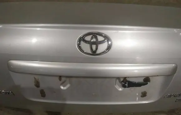Toyota Avensis T250 Trunk door license plate light bar