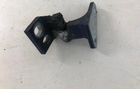 Volkswagen Golf V Front door upper hinge