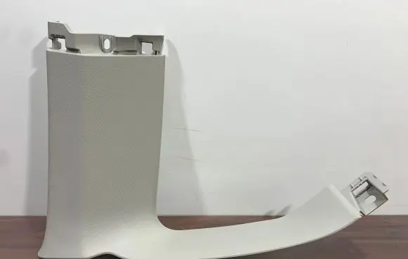 Subaru Forester SK (D)pillar trim (top) 